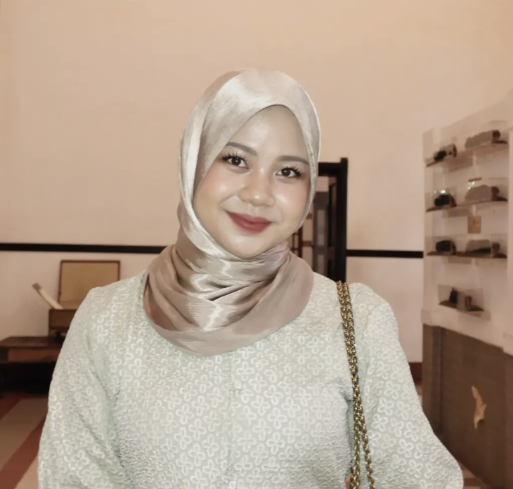 Firyaal Khaputri (Sastra Arab - Universitas Indonesia)